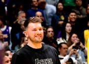 詹姆斯回归赛场，战术调整首场状态亮眼，阿森纳观众沸腾！